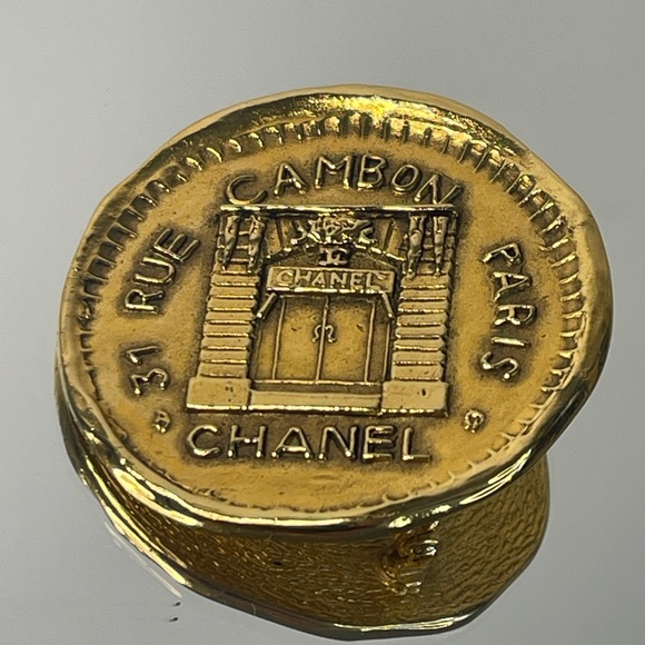 CHANEL Cambon Logo Round Gold Tone Brooch - Picture 1 of 6